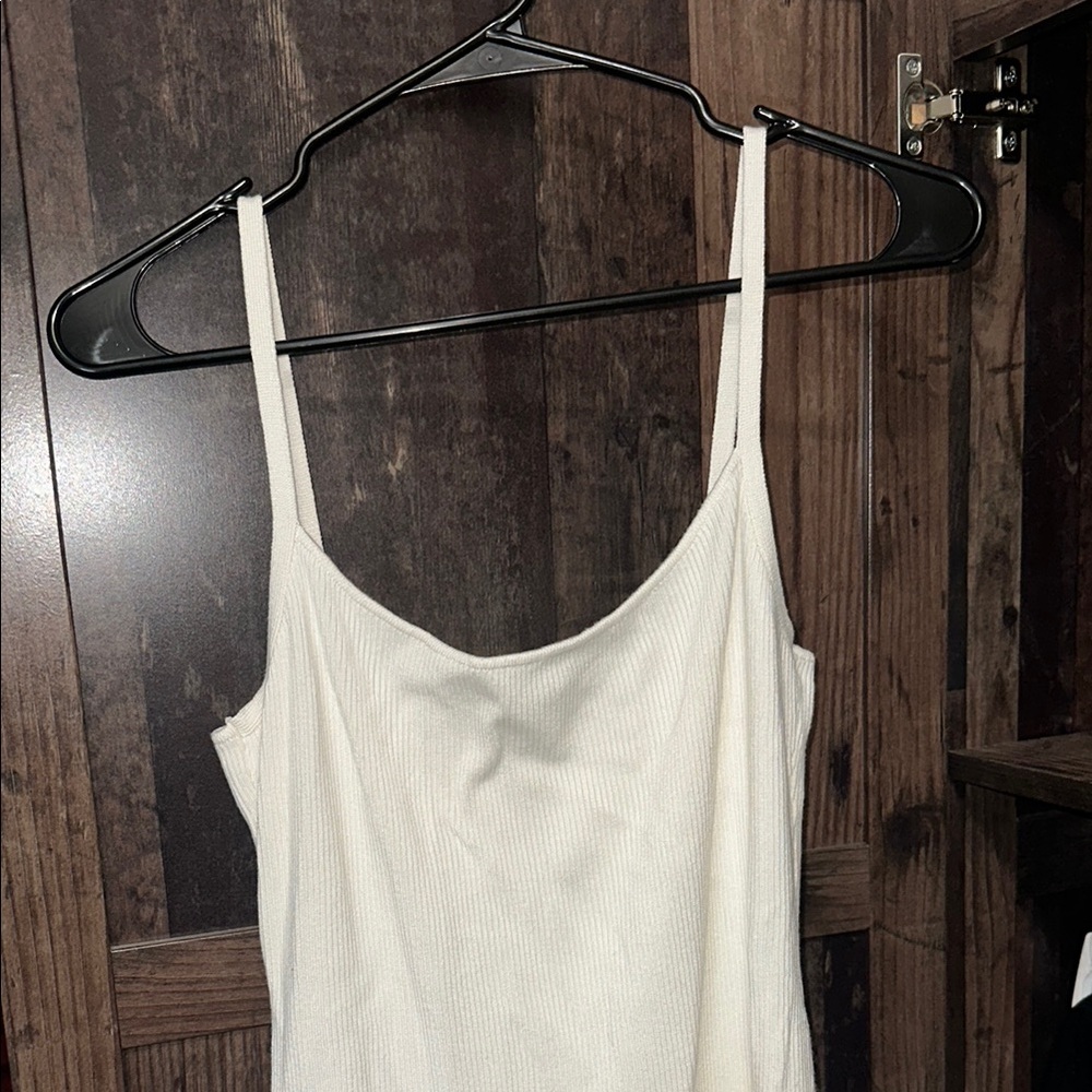Elegant White Ribbed Women's Dress - Picture 4 of 5
